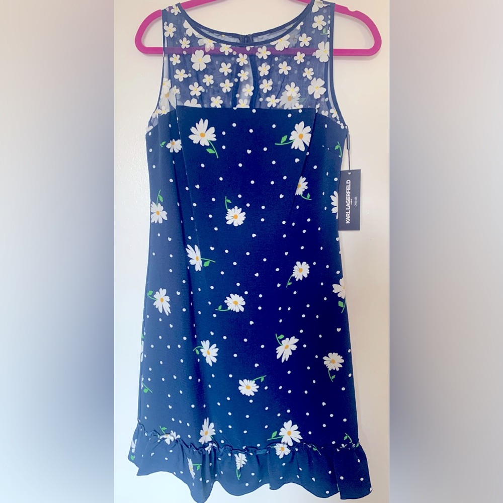 Karl Lagerfeld 3D daysi dress. NWT. Size 6